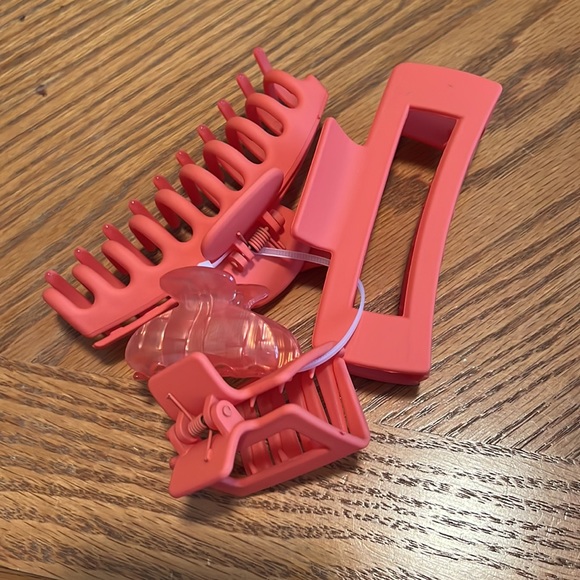 Accessories - New Set of 4 Coral/Orange Hair Clips